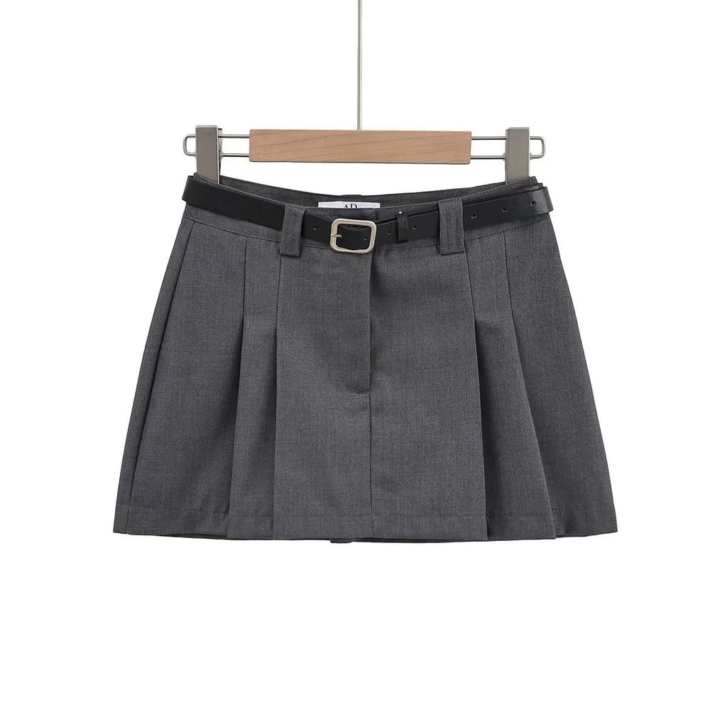 Pleated short skirt