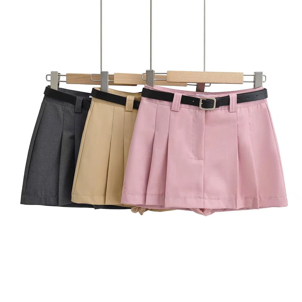 Pleated short skirt